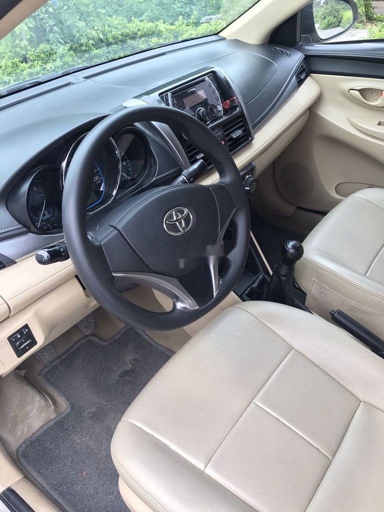 Toyota Vios 2017 - Bán Toyota Vios E MT sản xuất 2017, màu vàng cát số sàn