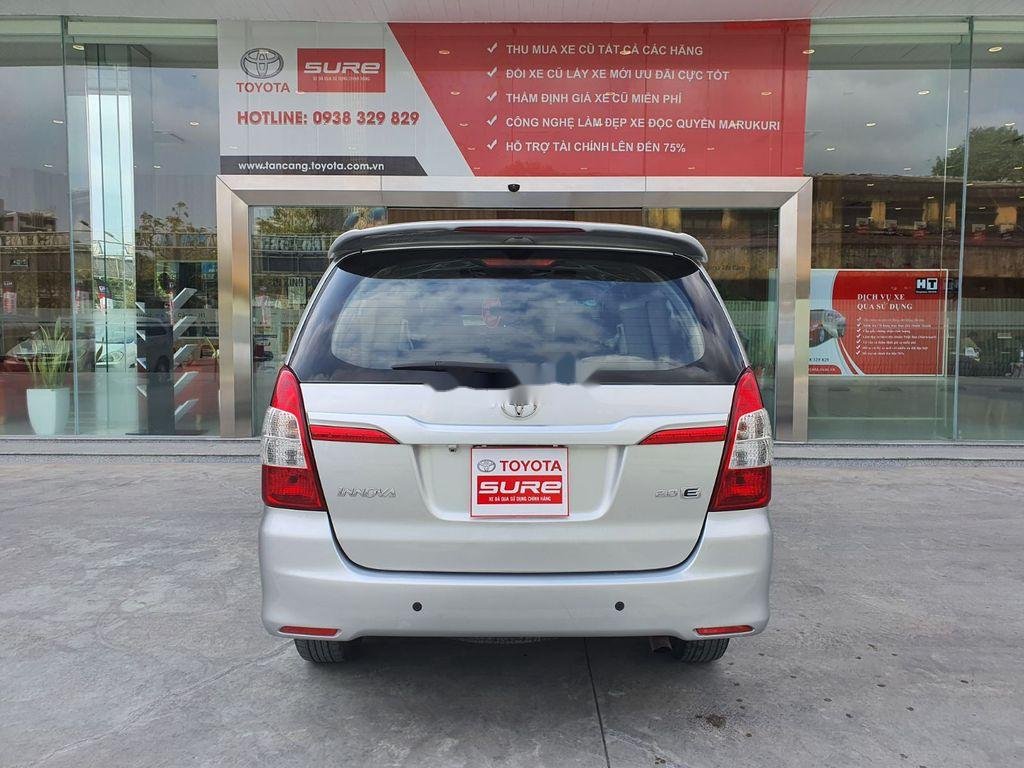 Toyota Innova   2.0E MT  2015 - Bán Toyota Innova 2.0E MT năm 2015, màu bạc xe gia đình, 485tr