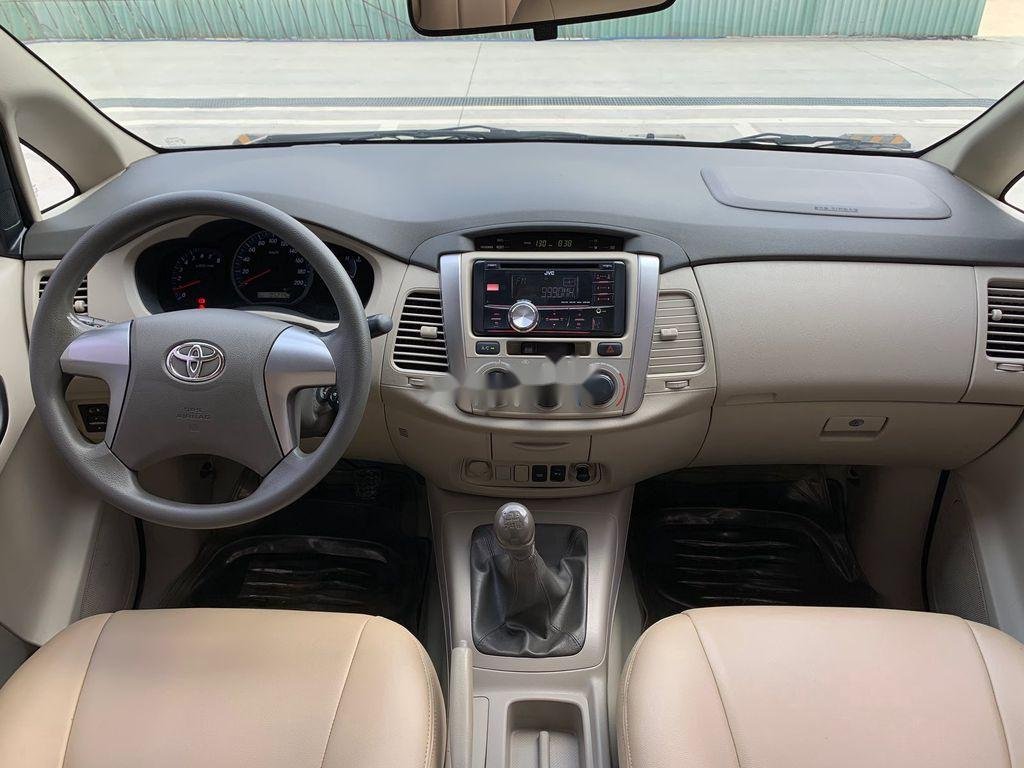 Toyota Innova   2015 - Bán Toyota Innova 2.0E MT năm 2015, màu bạc chính chủ, 500tr