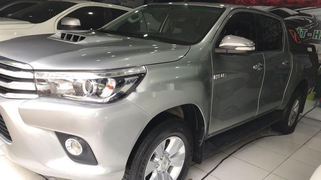 Toyota Hilux 2016 - Cần bán lại xe Toyota Hilux 3.0 AT sản xuất năm 2016, 590 triệu