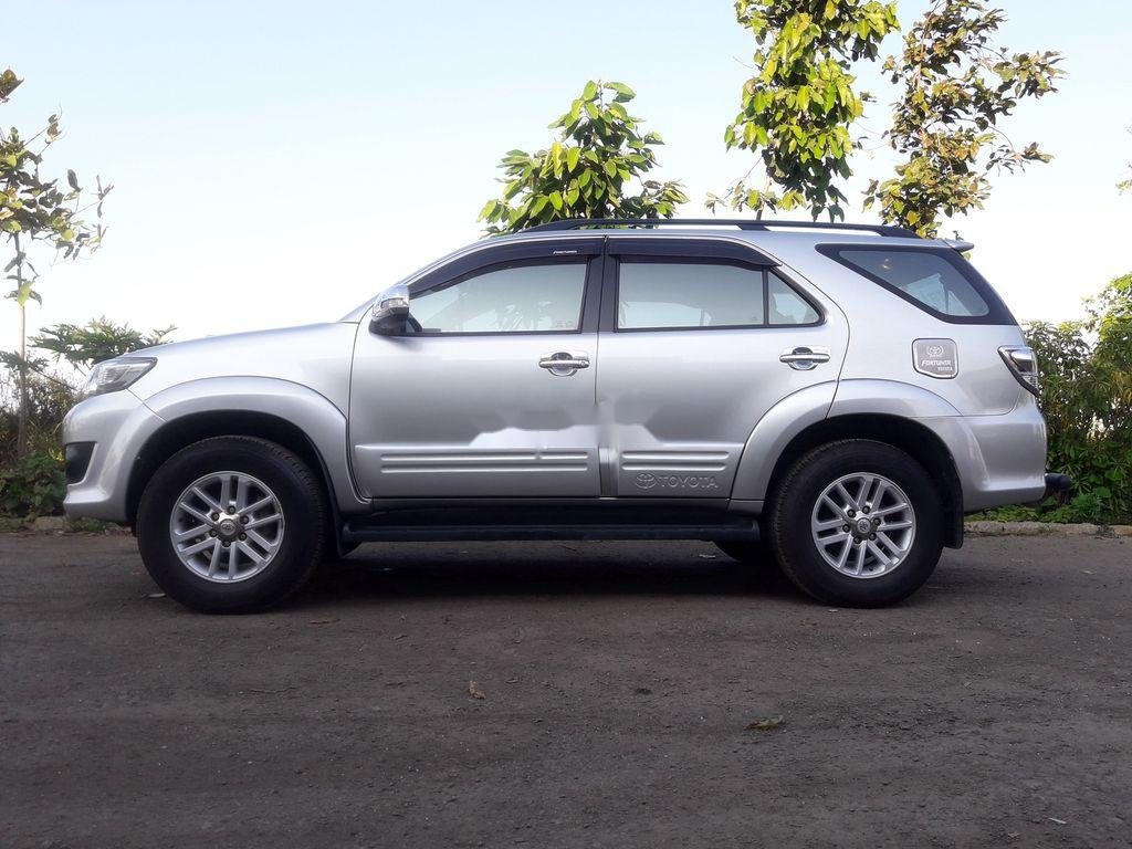 Toyota Fortuner 2014 - Cần bán gấp Toyota Fortuner 2014, màu bạc chính chủ, giá tốt