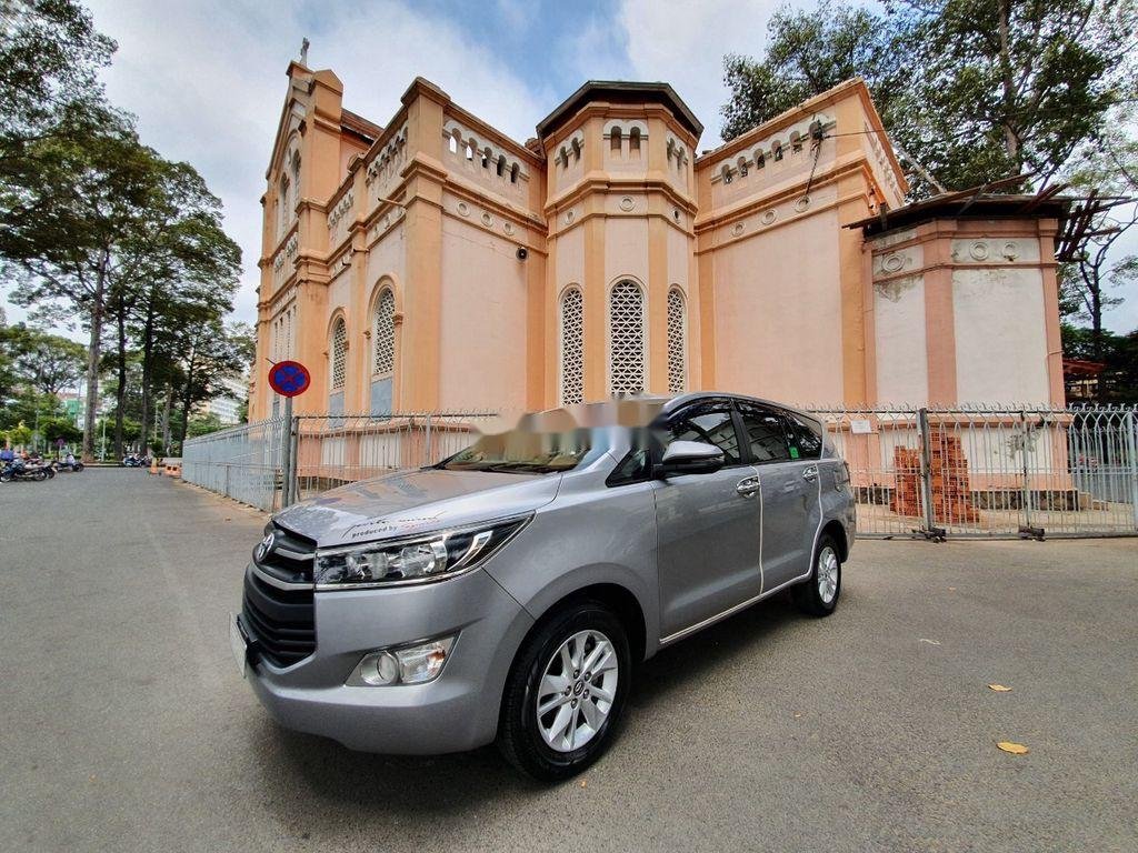 Toyota Innova    2018 - Cần bán lại xe Toyota Innova đời 2018, màu bạc 