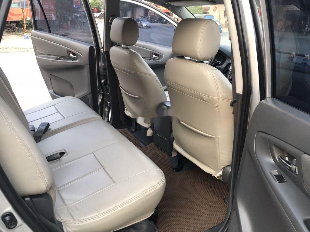 Toyota Innova 2013 - Bán Toyota Innova năm sản xuất 2013, màu bạc