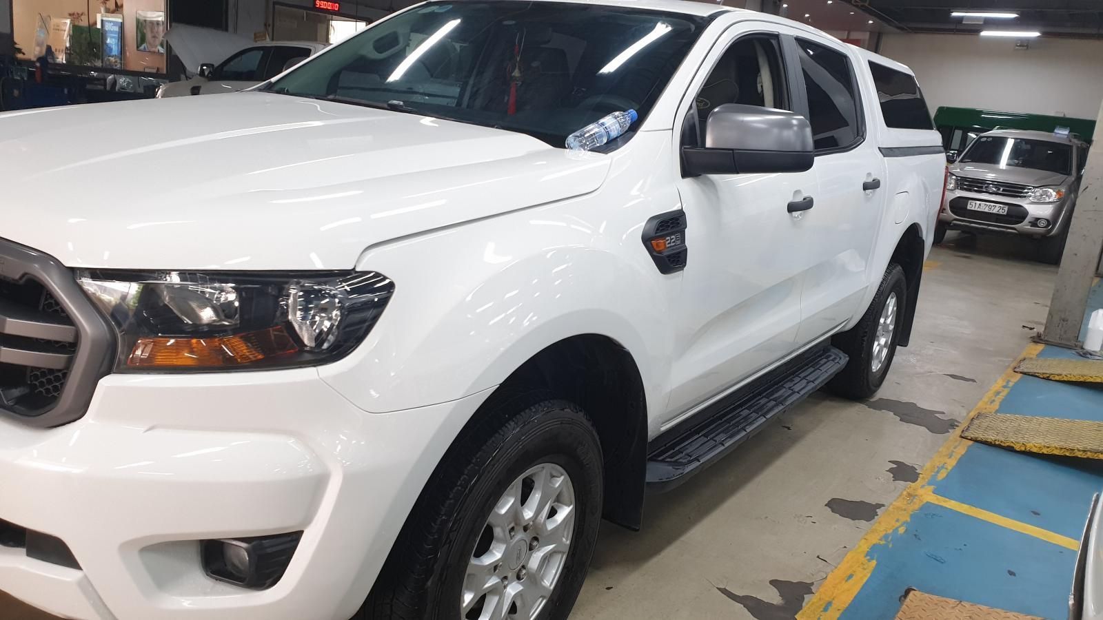 Ford Ranger XLS AT 2018 - Cần bán Ford Ranger XLS AT đời 2018, màu trắng, nhập khẩu nguyên chiếc