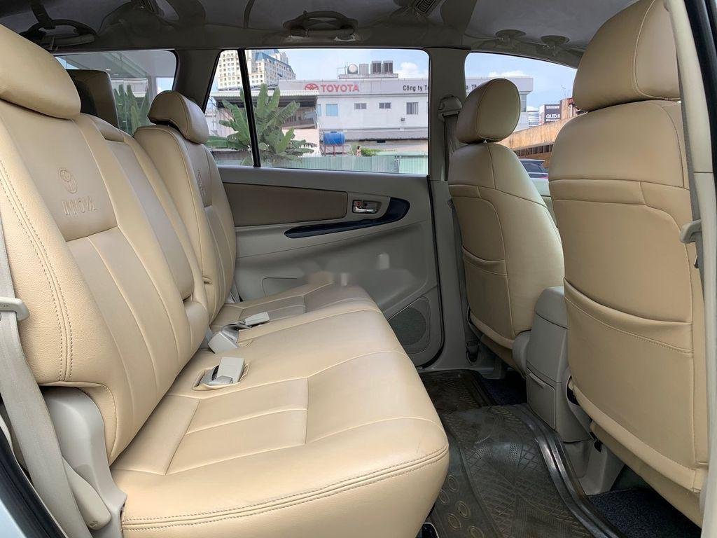 Toyota Innova   2015 - Bán Toyota Innova 2.0E MT năm 2015, màu bạc chính chủ, 500tr