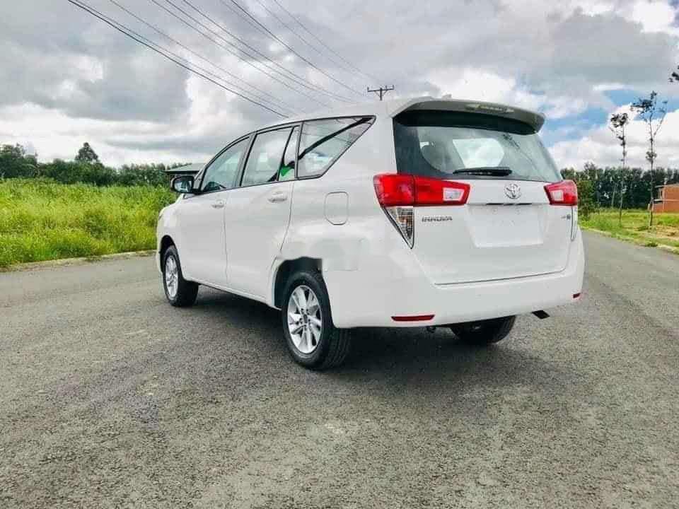 Toyota Innova 2018 - Bán xe Toyota Innova năm sản xuất 2018, màu trắng, 720tr