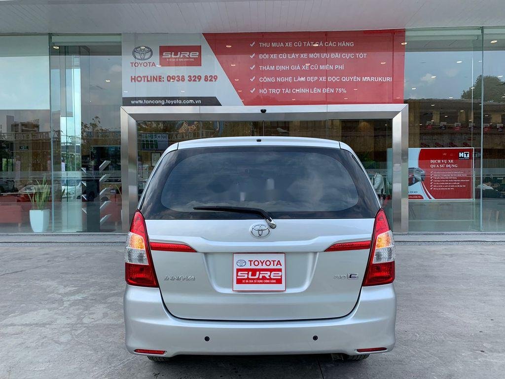 Toyota Innova   2015 - Bán Toyota Innova 2.0E MT năm 2015, màu bạc chính chủ, 500tr