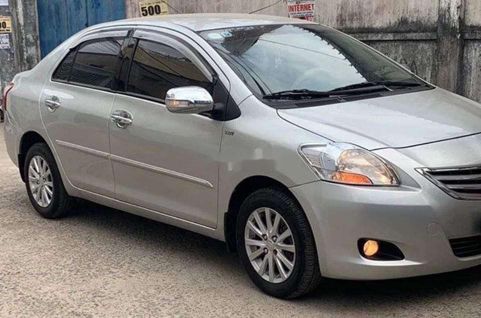 Toyota Vios   2010 - Cần bán lại xe Toyota Vios sản xuất năm 2010, màu bạc, chính chủ