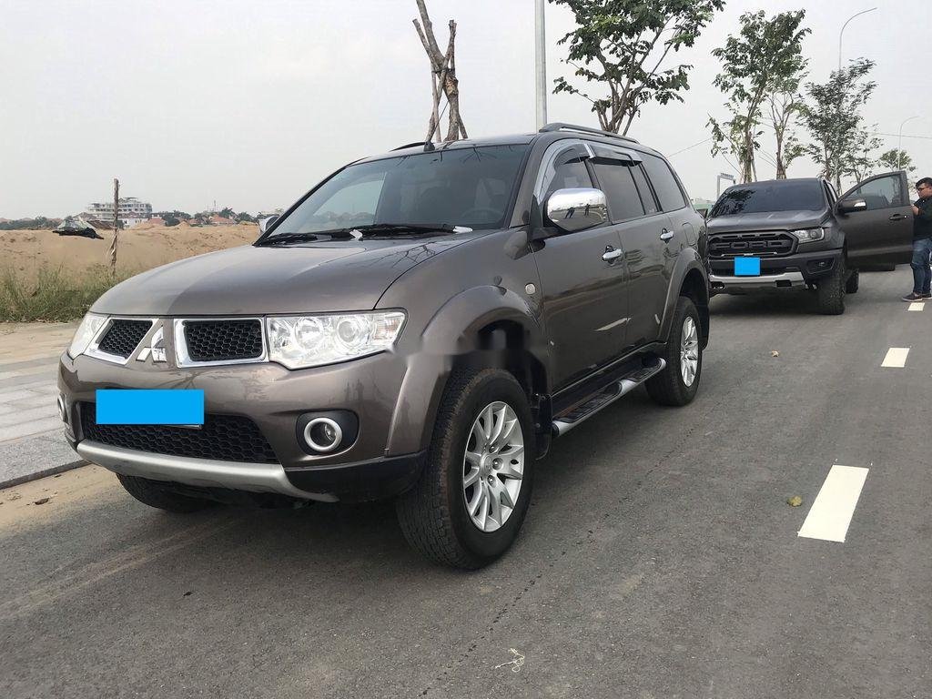 Mitsubishi Pajero 2014 - Cần bán xe Mitsubishi Pajero năm 2014, màu xám giá cạnh tranh