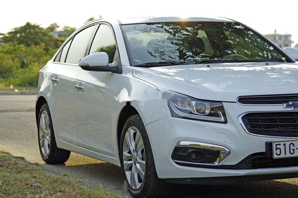 Chevrolet Cruze 2017 - Cần bán Chevrolet Cruze LTZ AT đời 2017, màu trắng số tự động