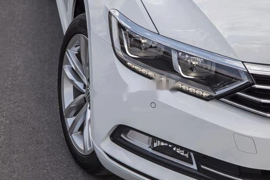 Volkswagen Passat   2018 - Bán ô tô Volkswagen Passat sản xuất 2018, màu trắng, nhập khẩu