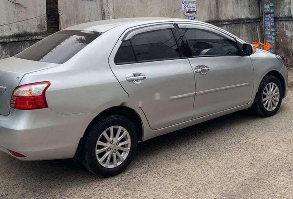 Toyota Vios   2010 - Cần bán lại xe Toyota Vios sản xuất năm 2010, màu bạc, chính chủ