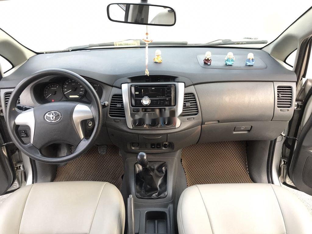 Toyota Innova 2013 - Bán Toyota Innova năm sản xuất 2013, màu bạc