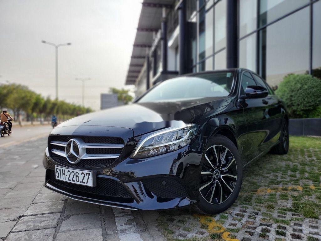 Mercedes-Benz C class 2019 - Cần bán xe Mercedes C200 đời 2019, màu đen