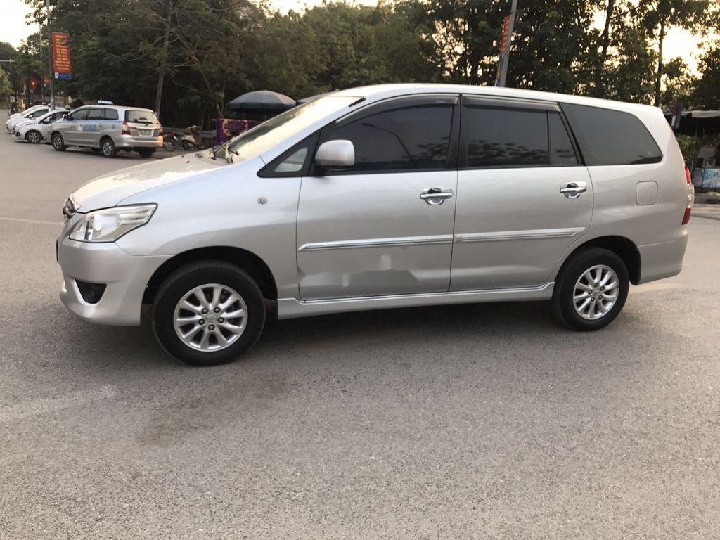 Toyota Innova 2013 - Bán Toyota Innova năm sản xuất 2013, màu bạc