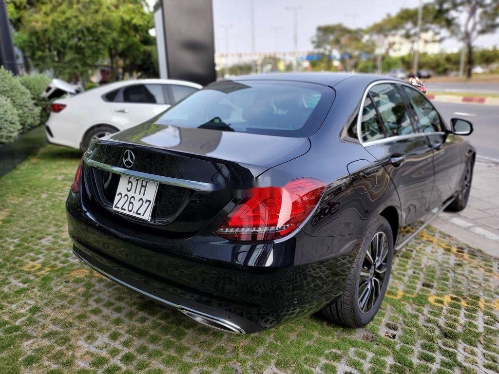 Mercedes-Benz C class 2019 - Cần bán xe Mercedes C200 đời 2019, màu đen