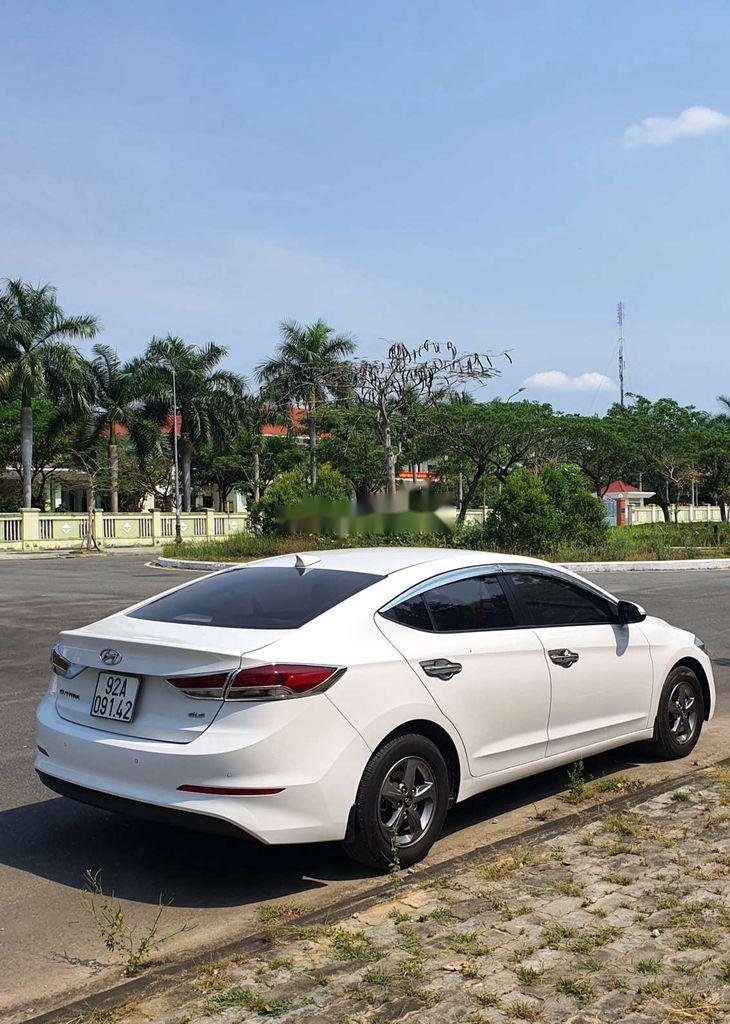 Hyundai Elantra 2017 - Cần bán xe Hyundai Elantra 2017, màu trắng, nhập khẩu chính chủ