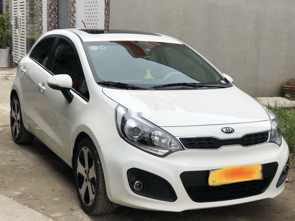 Kia Rio   2013 - Cần bán lại xe Kia Rio năm 2013, màu trắng, nhập khẩu