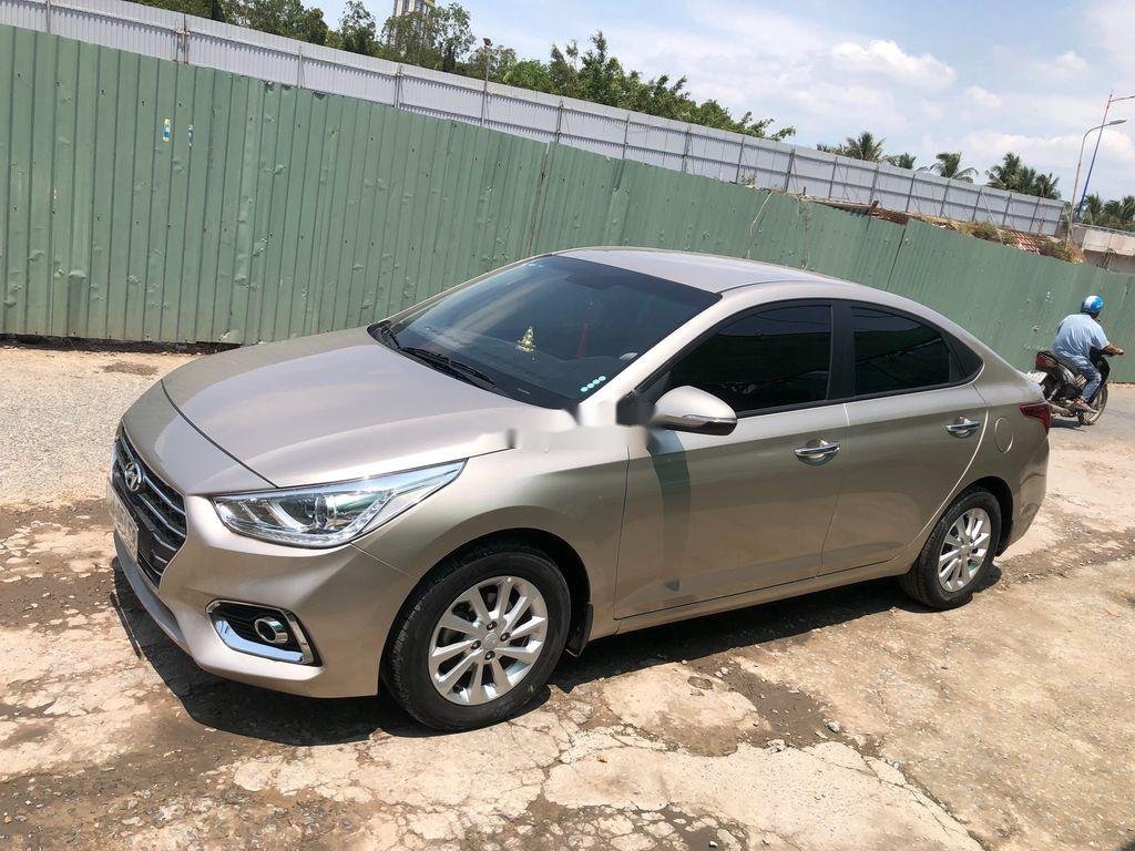Hyundai Accent   2018 - Cần bán xe Hyundai Accent năm sản xuất 2018, màu bạc, số sàn