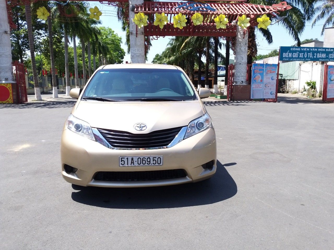 Toyota Sienna 3.5LE 2011 - Gia đình cần bán lại chiếc Toyota Sienna 3.5LE đời 2011, nhập khẩu nguyên chiếc