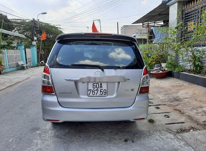 Toyota Innova 2013 - Cần bán xe Toyota Innova E đời 2013, màu bạc còn mới