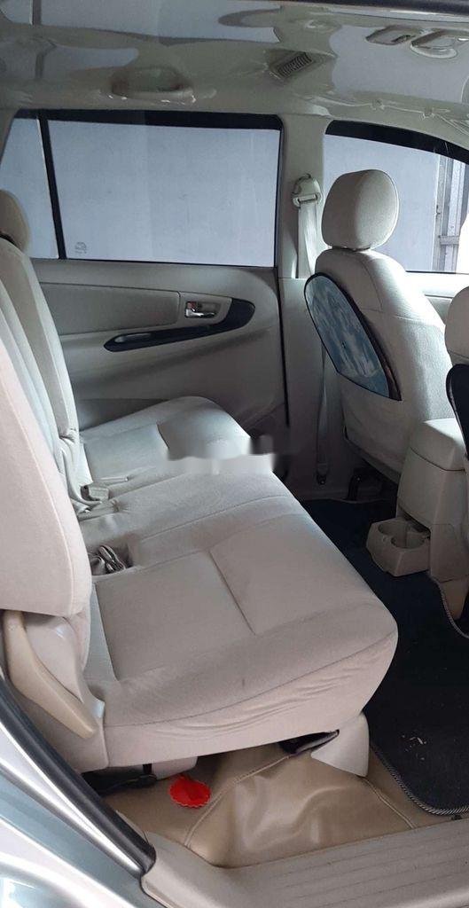 Toyota Innova 2012 - Cần bán lại xe Toyota Innova năm 2012, màu bạc giá cạnh tranh