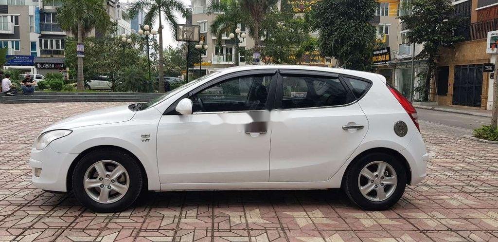 Hyundai i30   2008 - Cần bán lại xe Hyundai i30 năm sản xuất 2008, màu trắng, nhập khẩu  