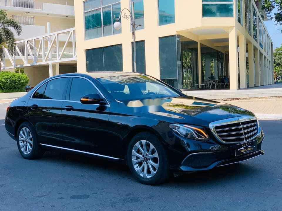 Mercedes-Benz E class   2017 - Bán xe cũ Mercedes E200 đời 2017, màu đen