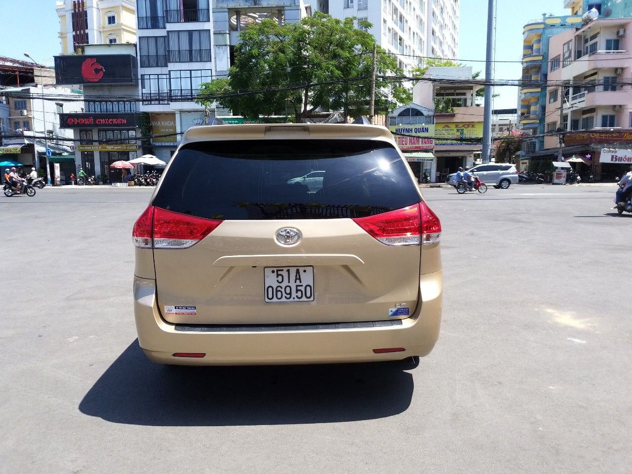 Toyota Sienna 3.5LE 2011 - Gia đình cần bán lại chiếc Toyota Sienna 3.5LE đời 2011, nhập khẩu nguyên chiếc