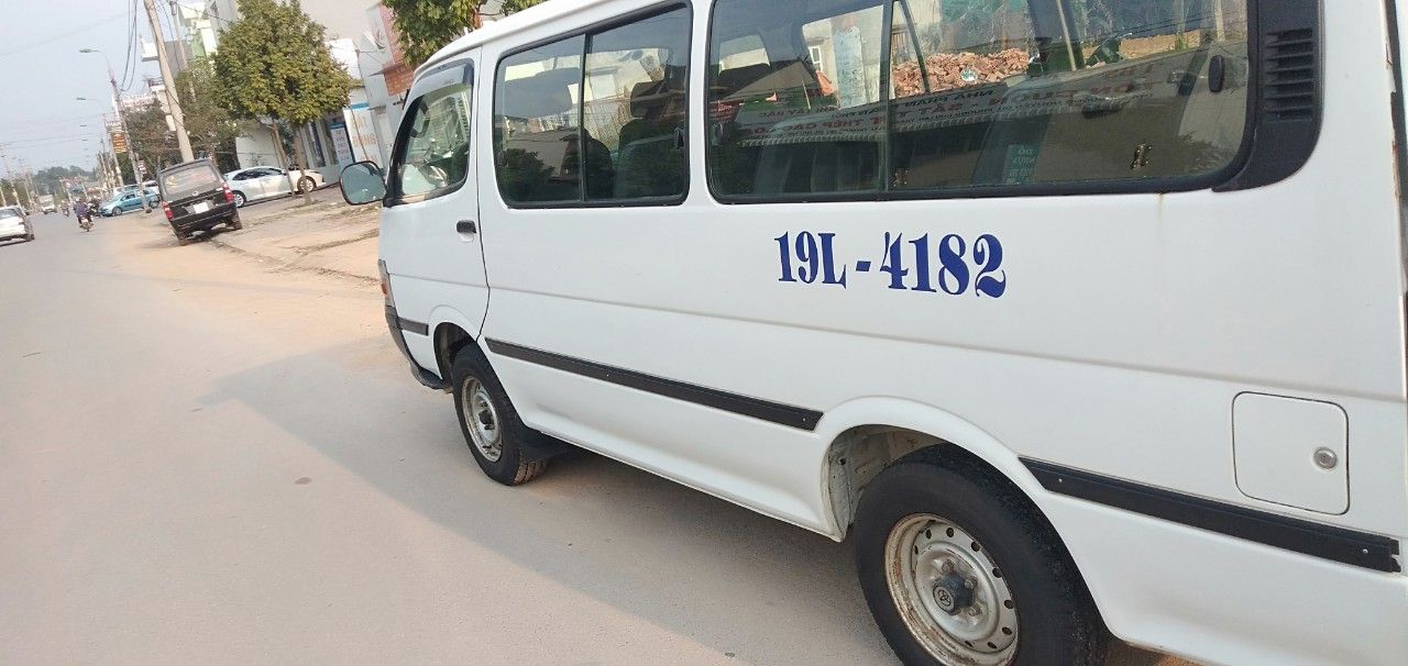 Toyota Hiace 2000 - Bán lại xe Toyota Hiace sản xuất 2000, màu trắng, giá rẻ như cho