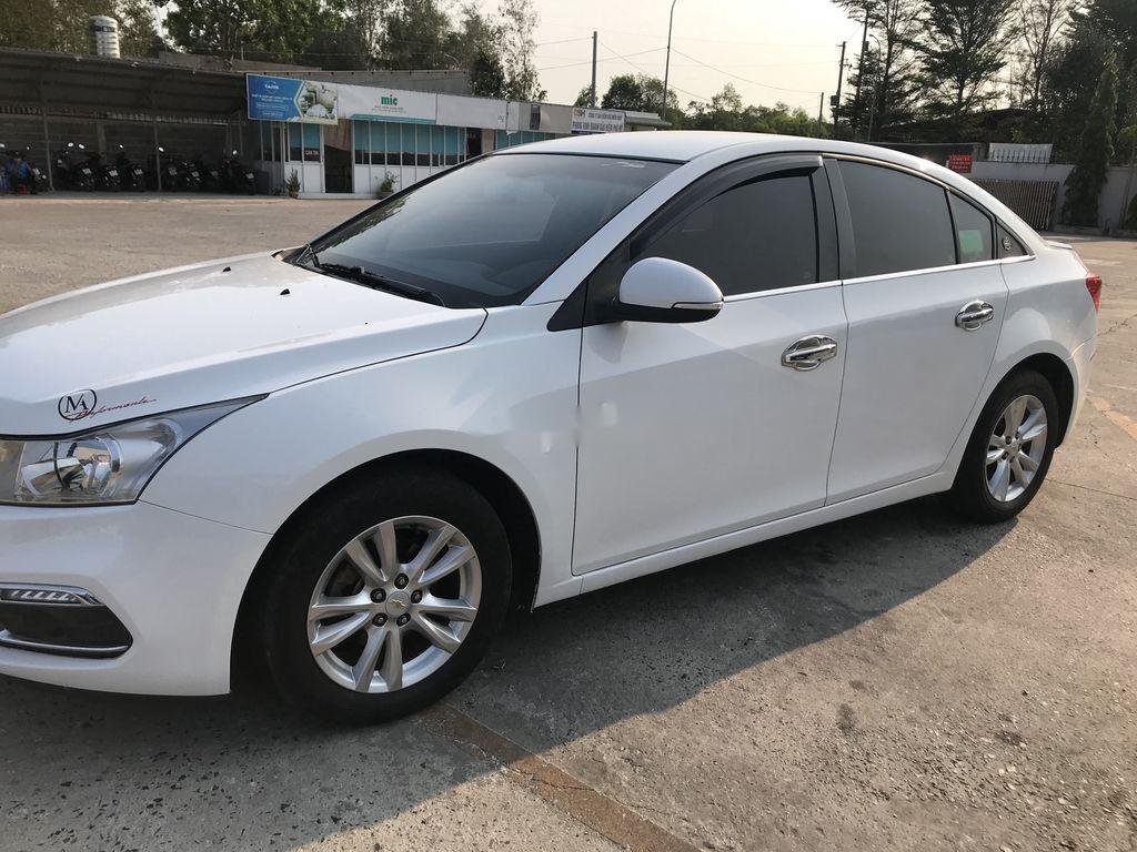 Chevrolet Cruze 2017 - Cần bán xe Chevrolet Cruze 1.6LT MT năm 2017, màu trắng số sàn, 349tr