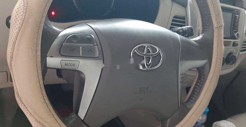 Toyota Innova 2012 - Cần bán lại xe Toyota Innova năm 2012, màu bạc giá cạnh tranh