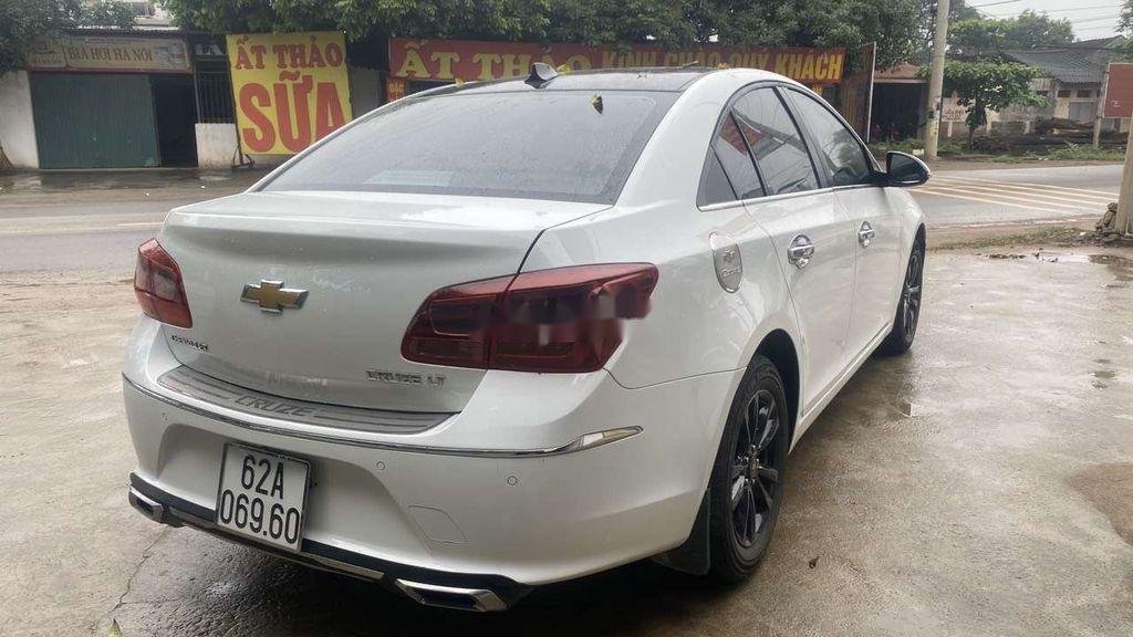 Chevrolet Cruze 2017 - Bán xe Chevrolet Cruze năm sản xuất 2017, màu trắng giá cạnh tranh