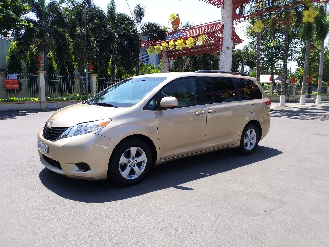 Toyota Sienna 3.5LE 2011 - Gia đình cần bán lại chiếc Toyota Sienna 3.5LE đời 2011, nhập khẩu nguyên chiếc