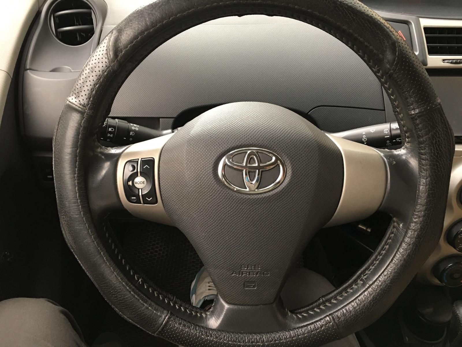 Toyota Yaris 2009 - Bán xe gia đình giá rẻ với chiếc Toyota Yaris sản xuất 2009, màu trắng, nhập khẩu