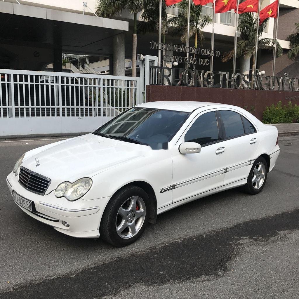 Mercedes-Benz C class 2004 - Cần bán gấp Mercedes C240 sản xuất năm 2004, màu trắng, 256tr