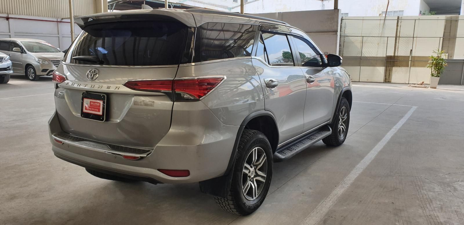 Toyota Fortuner 2016 - Cần bán lại chiếc Toyota Fortuner G MT, máy dầu, đời 2017 màu bạc, nhập khẩu nguyên chiếc