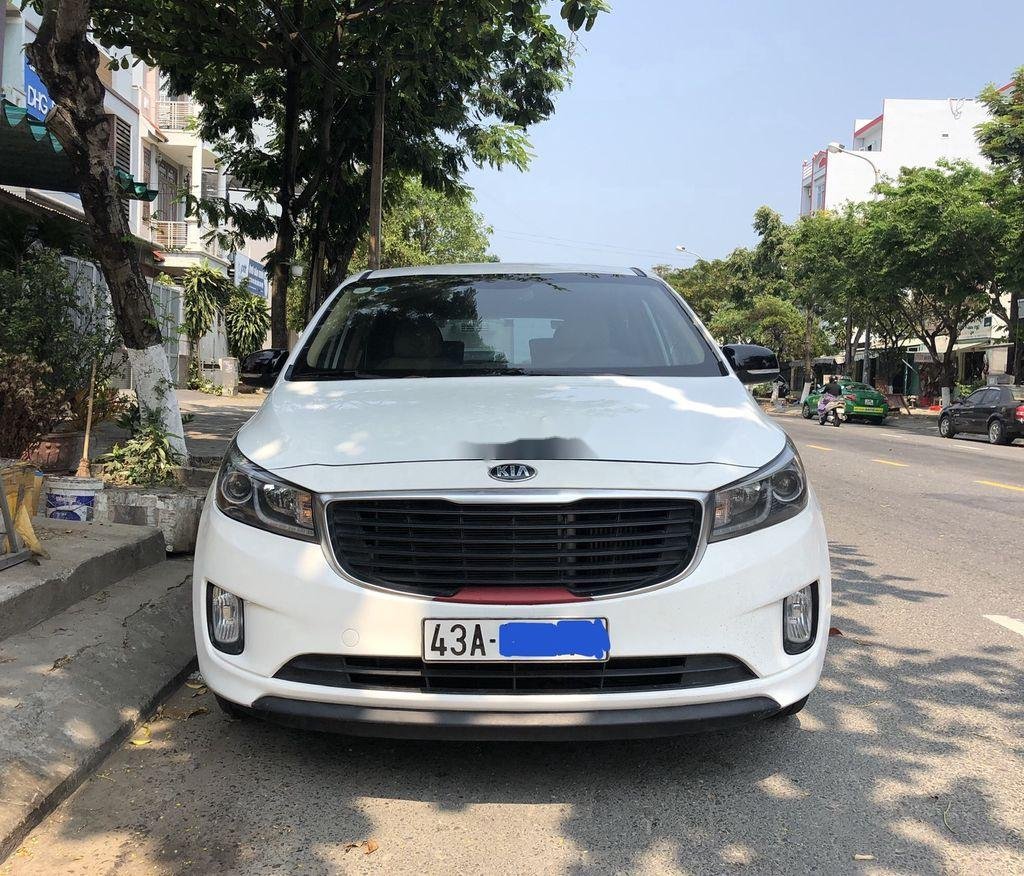 Kia Sedona 2016 - Bán Kia Sedona AT năm sản xuất 2016, màu trắng số tự động, giá chỉ 795 triệu