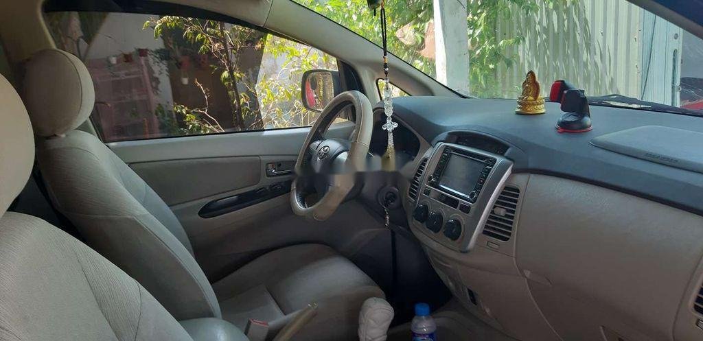 Toyota Innova 2012 - Cần bán lại xe Toyota Innova năm 2012, màu bạc giá cạnh tranh