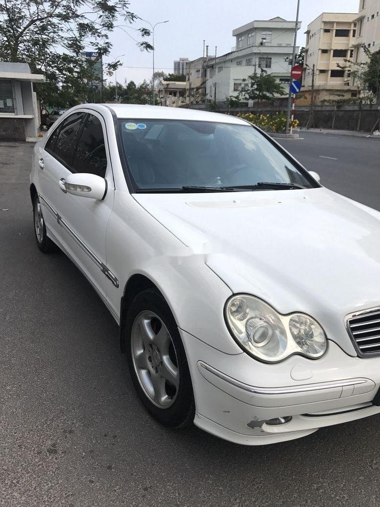 Mercedes-Benz C class 2004 - Cần bán gấp Mercedes C240 sản xuất năm 2004, màu trắng, 256tr