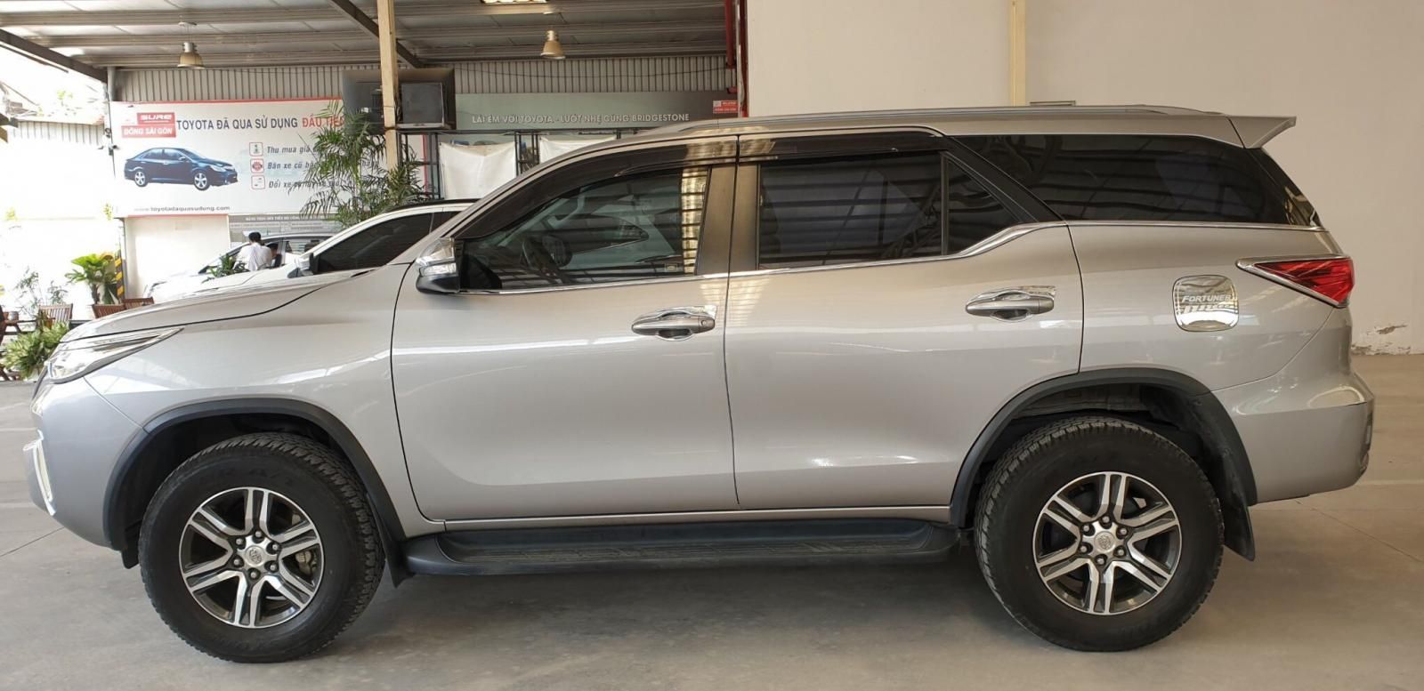 Toyota Fortuner 2016 - Cần bán lại chiếc Toyota Fortuner G MT, máy dầu, đời 2017 màu bạc, nhập khẩu nguyên chiếc