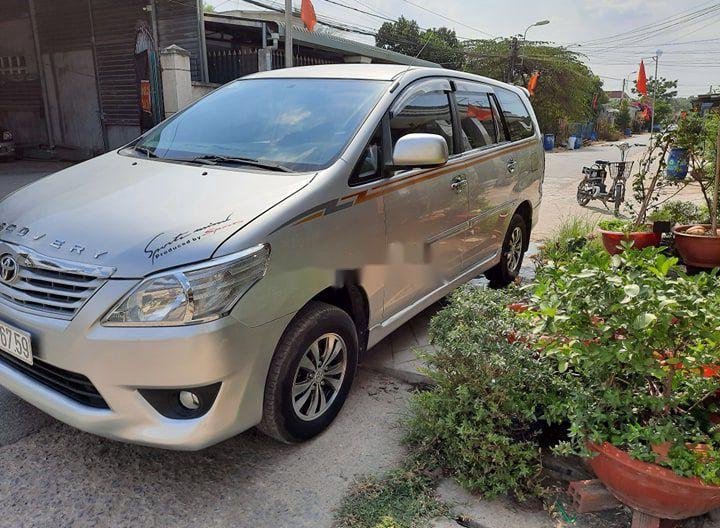 Toyota Innova 2013 - Cần bán xe Toyota Innova E đời 2013, màu bạc còn mới