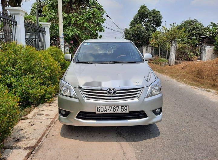 Toyota Innova 2013 - Cần bán xe Toyota Innova E đời 2013, màu bạc còn mới