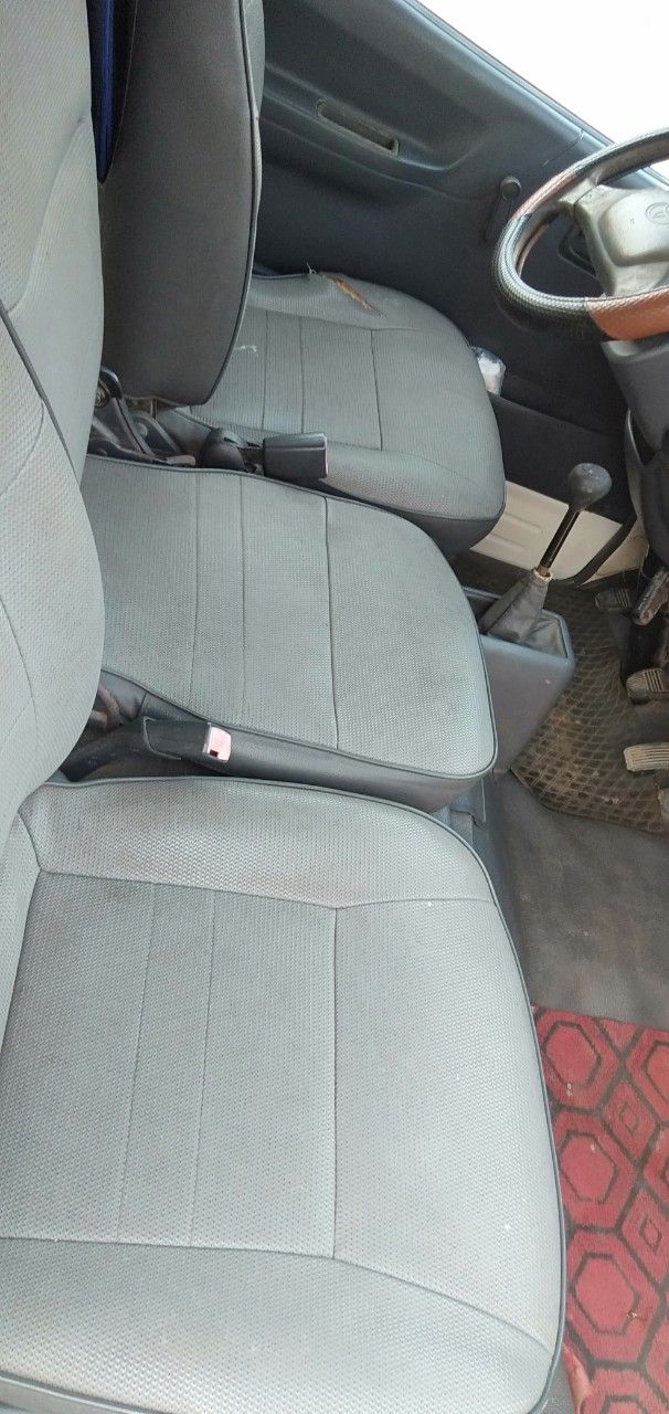 Toyota Hiace 2000 - Bán lại xe Toyota Hiace sản xuất 2000, màu trắng, giá rẻ như cho