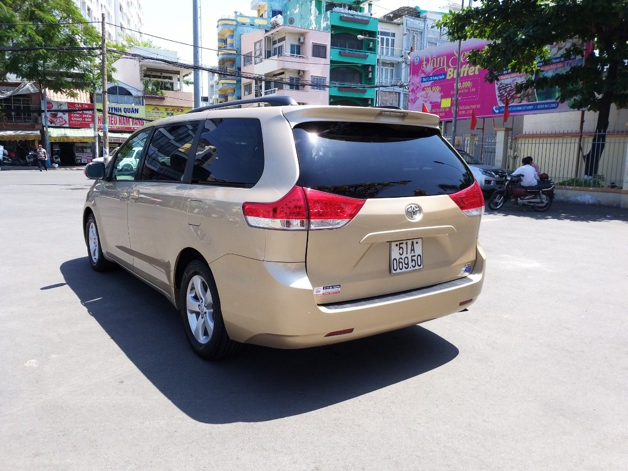 Toyota Sienna 3.5LE 2011 - Gia đình cần bán lại chiếc Toyota Sienna 3.5LE đời 2011, nhập khẩu nguyên chiếc