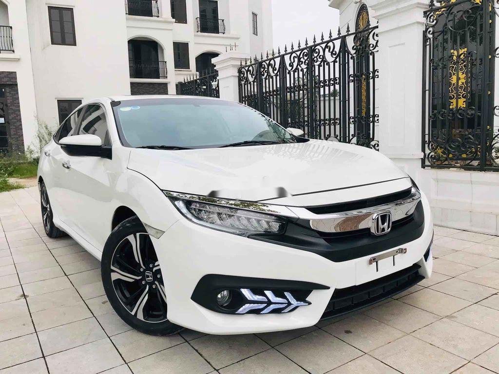 Honda Civic   2017 - Cần bán Honda Civic sản xuất năm 2017, màu trắng, chính chủ 