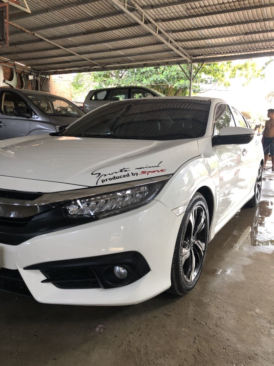 Honda Civic 2017 - Bán giá rẻ chiếc xe Honda Civic 1.5L Vtec Turbo, sản xuất 2017, màu trắng, giá tốt