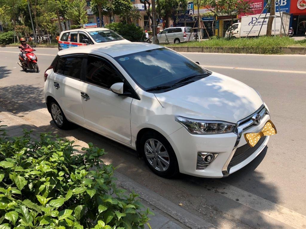 Toyota Yaris   2015 - Cần bán Toyota Yaris năm sản xuất 2015, màu trắng, nhập khẩu