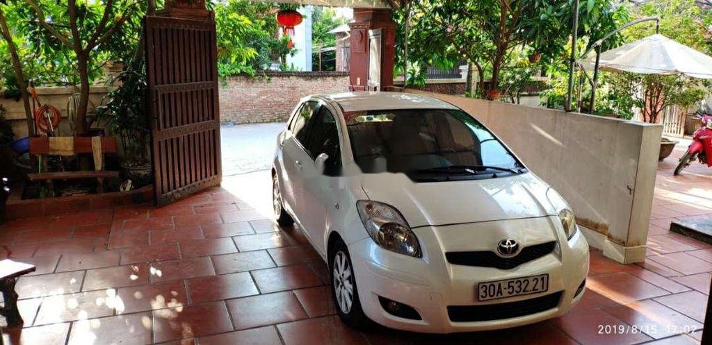 Toyota Yaris 2009 - Bán Toyota Yaris 1.3AT sản xuất năm 2009, màu trắng, nhập khẩu nguyên chiếc