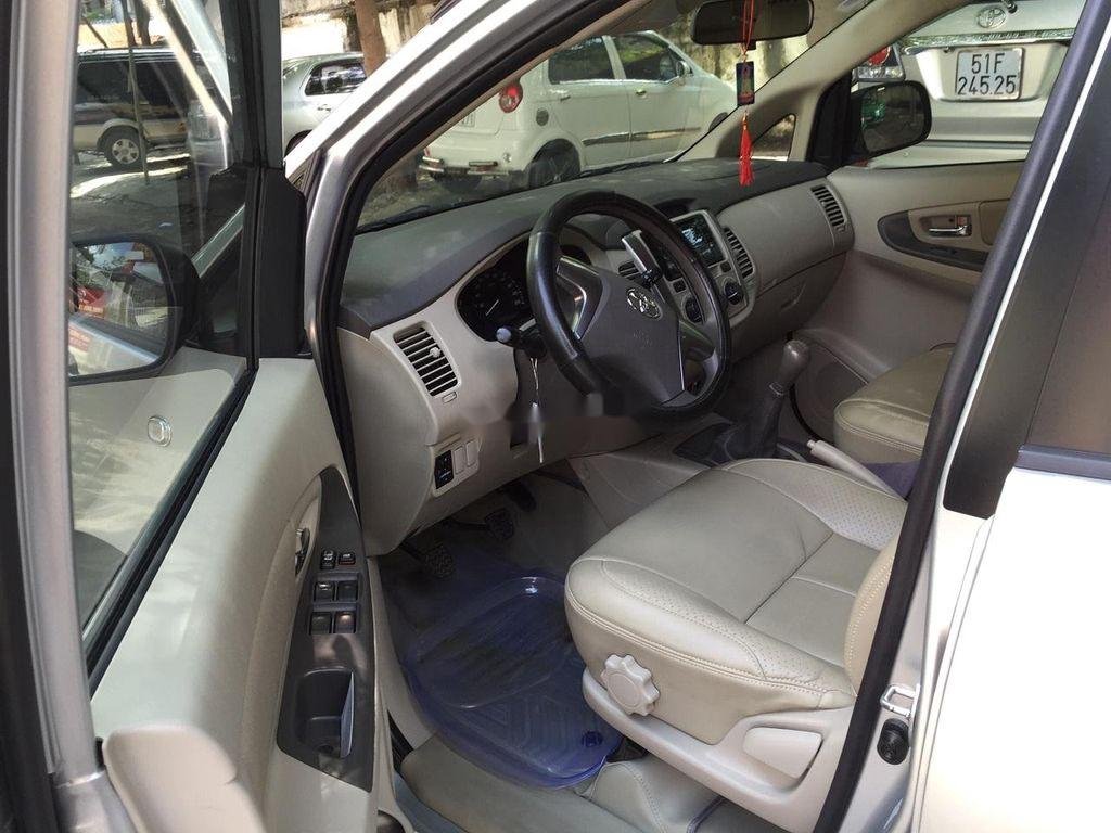 Toyota Innova   2014 - Cần bán xe Toyota Innova sản xuất 2014, màu bạc còn mới